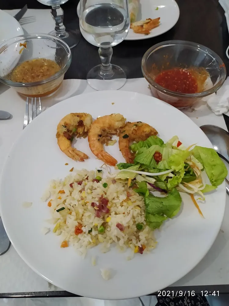 Riz Cantonais Salade de Boeuf Et Crevettes Sel Poivre